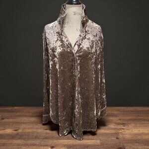 No visible signs of wear. No rips, snags, or stains. Smokefree. Just beautiful!